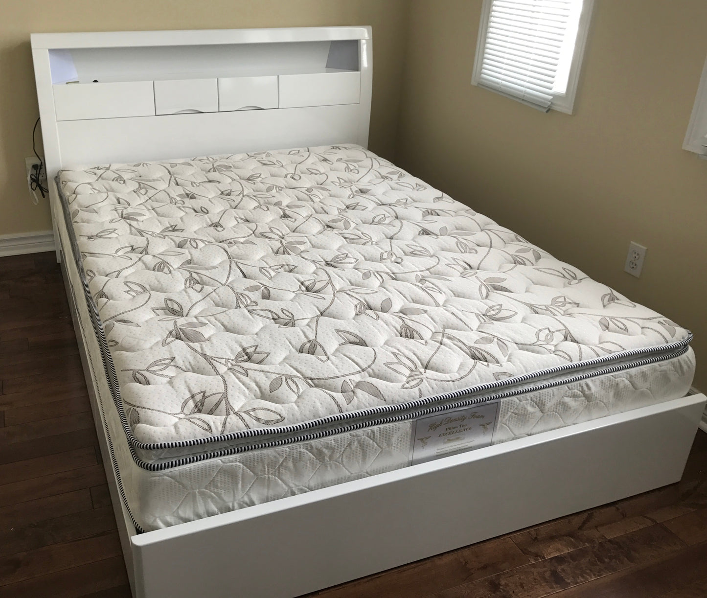 White Piano Lacquer Storage Bed-Kurara